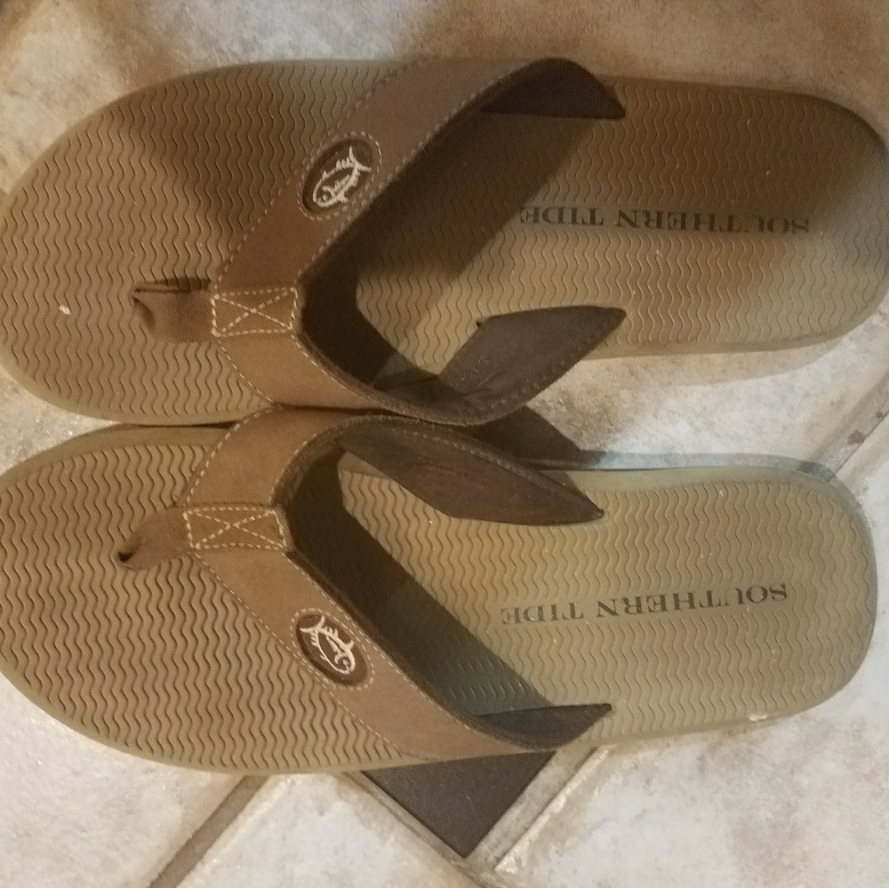 Men's southern tide flip flops